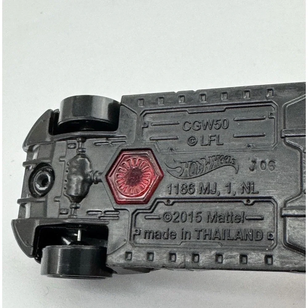 Hot Wheels Star‎ Wars Kylo Ren Character Car Black Diecast CGW50 2015 Mattel